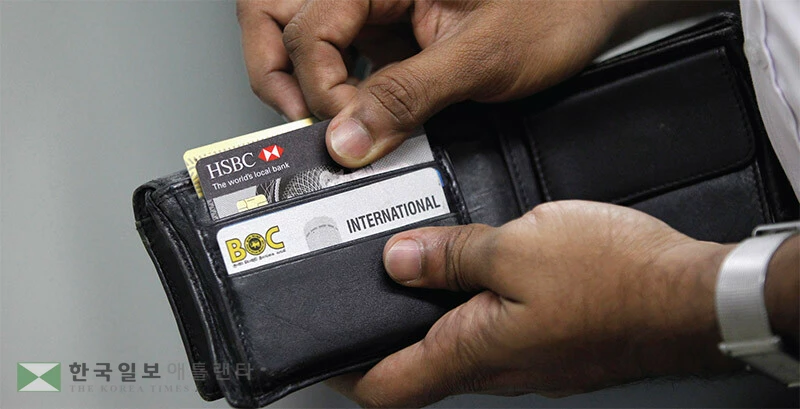  미국인 상당수가 의료비와 신차 구입, 주택 구매 비용, 휴가와 같은 ‘삶의 질’을 높이는 지출에 부담을 느끼는 것으로 조사됐다. [로이터]