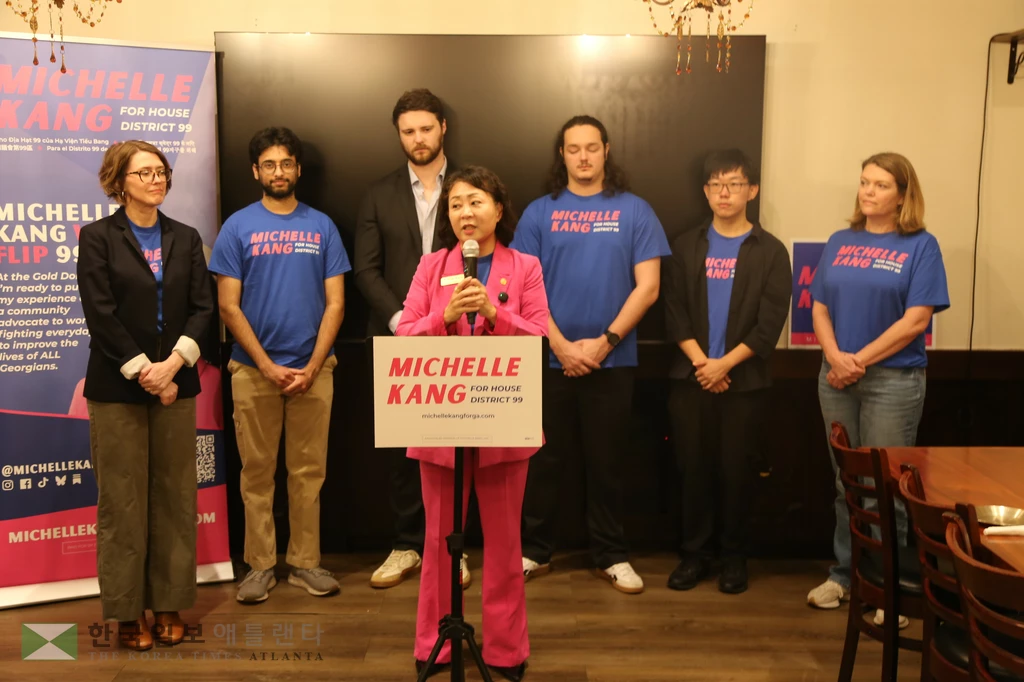 미셸 강 조지아주 제99 지역구 민주당 후보가 7일 5월 경선을 앞두고 본격적인 선거운동의 시작을 알렸다. 선거운동 스탭들과 함께한 강 후보.