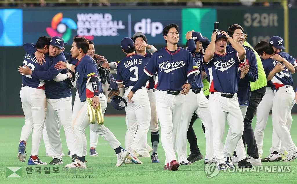 9일 일본 도쿄돔에서 열린 2026 월드베이스볼클래식(WBC) C조 조별리그 최종전 대한민국과 호주의 경기. 호주를 꺾고 8강 진출을 확정한 한국 선수들이 기뻐하고 있다. 