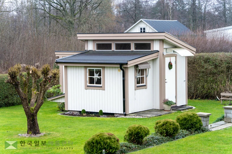 뒷마당이나 건물에 별도의 작은 집을 짓는 ADU)에 대한 관심이 뜨겁다. ADU를 짓기 전 용도, 규정, 재정 타당성, 건물 형태 등을 철저히 확인해야 한다. <사진=Shutterstock>