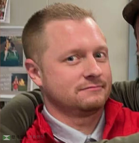 사망한 제이슨 휴즈 교사