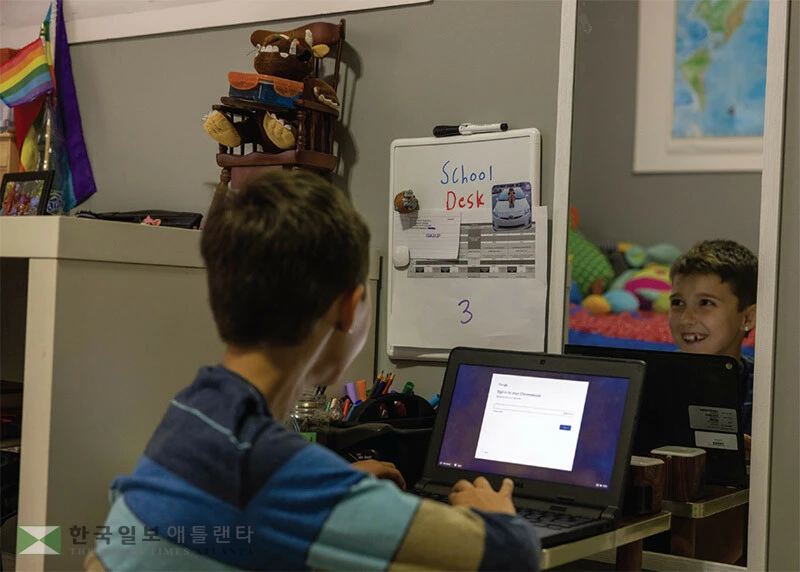  최근 아동들의 디지털 기기 사용과 관련, 무조건 시간을 제한하는 것보다 ‘굿 스크린 타임’으로 유도해야 한다는 전문가들의 의견이 많이 제시되고 있다. [로이터]