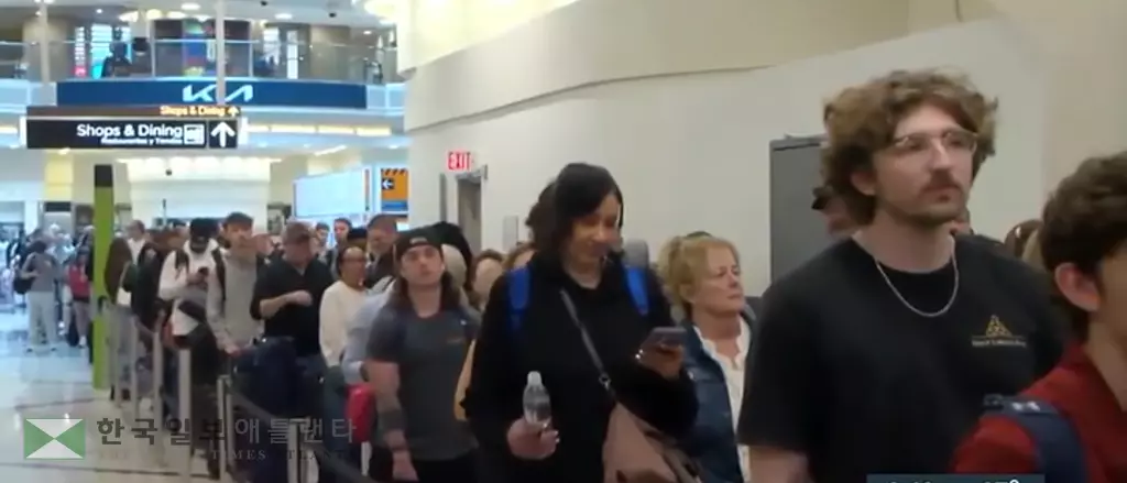 16이 오전 애틀랜타 하츠필드-잭슨 국제공항 보안검색대기 시간이 105분이 걸리기도 했다.<사진=ANF>