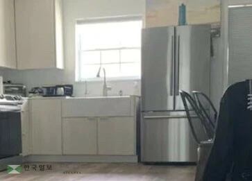  머스크의 10평 조립주택 내부 모습. [로이터]