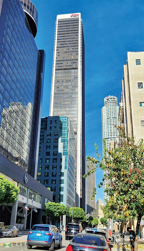  뱅크오브호프가 본점을 이전할 LA 다운타운 AON 센터 전경. [박상혁 기자]