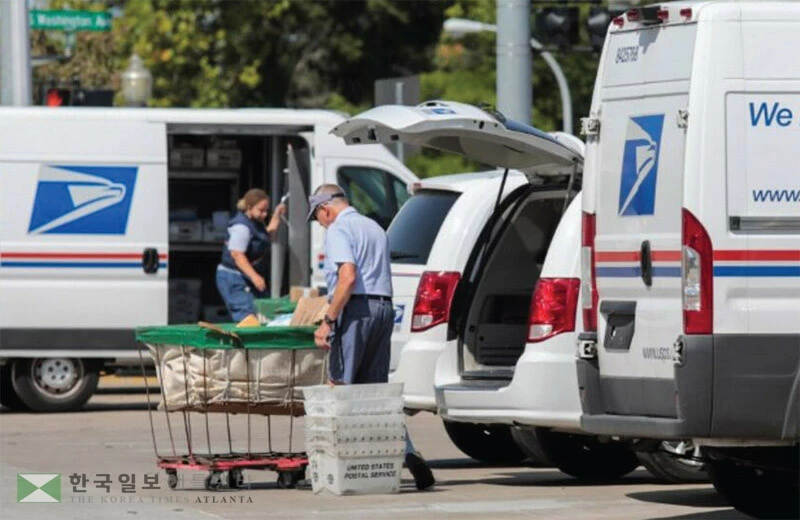  만성 재정적자에 시달리고 있는 연방 우정국이 우표값을 다시 인상하고 배달일을 축소하는 등의 방안을 마련하고 있다고 밝혔다. [로이터]