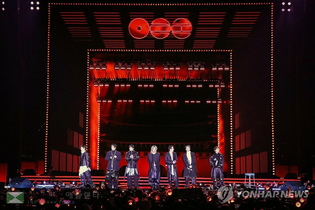 그룹 방탄소년단(BTS)이 21일 서울 광화문 광장에서 정규 5집 '아리랑'(ARIRANG) 발매를 기념해 무료 공연 'BTS 컴백 라이브: 아리랑'(BTS THE COMEBACK LIVE｜ARIRANG)을 열고 있다. 2026.3.21 [빅히트 뮤직/넷플릭스 제공. 재판매 및 DB 금지]