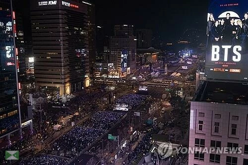  그룹 방탄소년단(BTS)이 21일 서울 광화문 광장에서 정규 5집 '아리랑'(ARIRANG) 발매를 기념해 무료 공연 'BTS 컴백 라이브: 아리랑'(BTS THE COMEBACK LIVE｜ARIRANG)을 열고 있다. 2026.3.21 [사진공동취재단] 