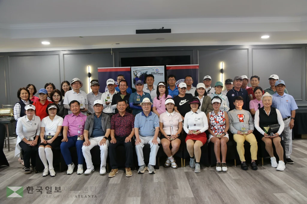 22일 열린 동남부체전 기금 마련 골프대회 입상자들과 관계자들이 시상식 후 함께 했다.