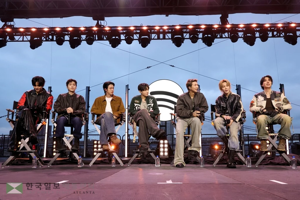 23일 뉴욕 맨해튼 피어17에서 '스포티파이 X BTS : 스윔사이드' 행사 중인 BTS. [스포티파이 제공. 재판매 및 DB 금지] 