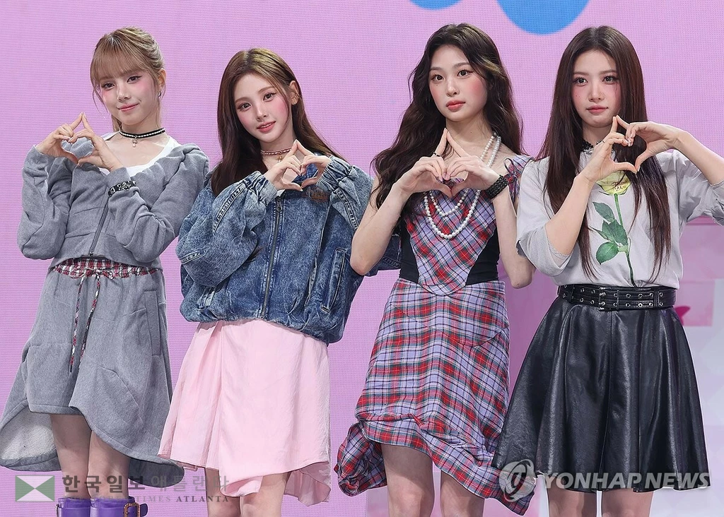 그룹 베이비돈크라이(Baby DONT Cry)가 24일 서울 용산구 블루스퀘어에서 열린 첫 번째 미니앨범 '애프터 크라이'(AFTER CRY) 언론 공개회에서 포즈를 취하고 있다. 