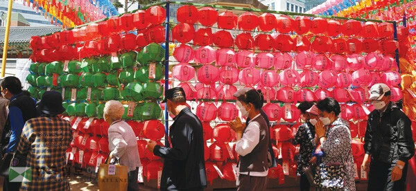  한국, 일본, 중국 등 동북아시아 국가에서 불교 신자들의 탈종교화 현상이 뚜렷한 것으로 조사됐다. [로이터]