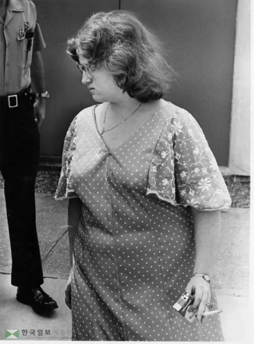 1981년 당시 19세였던 버트럼이 화이트필드 카운티 법원에서 사형 선고를 받은 뒤 법정을 나오는 모습.<사진=조지아 주립대 도서관>