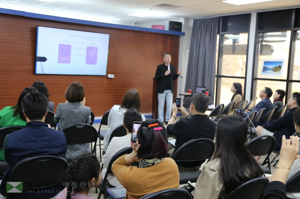 지난 21일 열란 조지아한인상의 절세전략 워크샵에서 이상엽 회계사가 강의하고 있다.