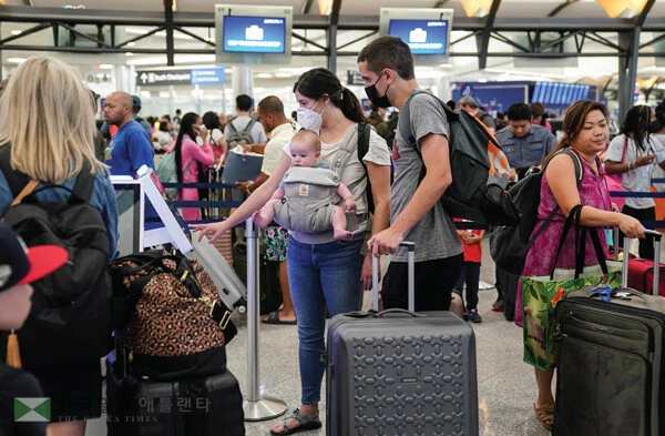  미국 주요 항공사들이 이코노미석을 줄이고 일등석과 비즈니스석은 늘리면서 전체적으로 항공료 부담이 높아질 것이란 우려가 높다. [로이터]