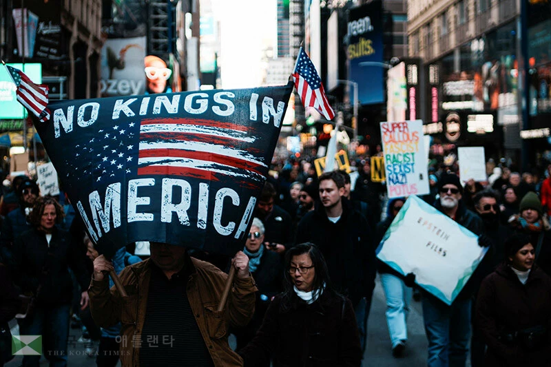  28일 뉴욕에서 열린 ‘노 킹스’(No Kings) 시위 [로이터]
