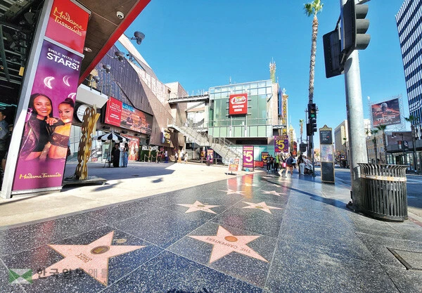  남가주를 비롯, 캘리포니아 관광 시장이 고환율, 고유가에 반미 감정까지 더해지면서 외국인 관광객이 급감하며 타격을 입고 있다. 대표 관광지 중 하나인 할리웃 지역이 관광객이 줄어 평소보다 썰렁하다. [박상혁 기자]