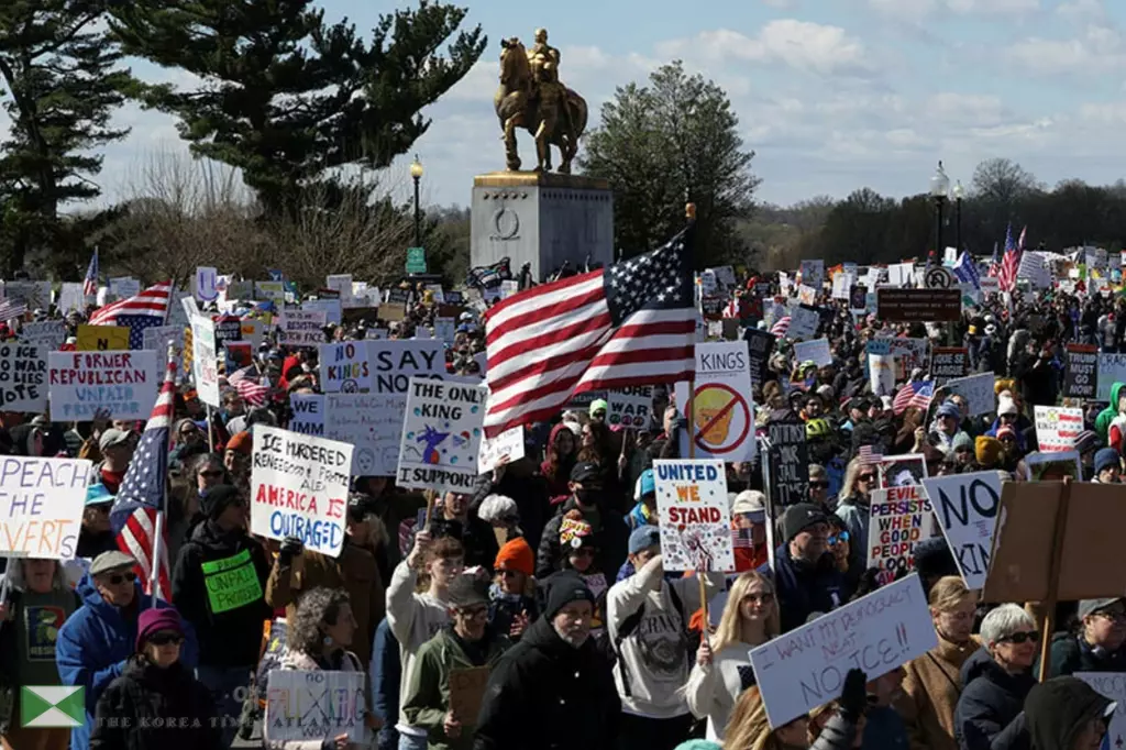 28일 워싱턴DC 광장 노킹스 시위대 모습.<로이터>