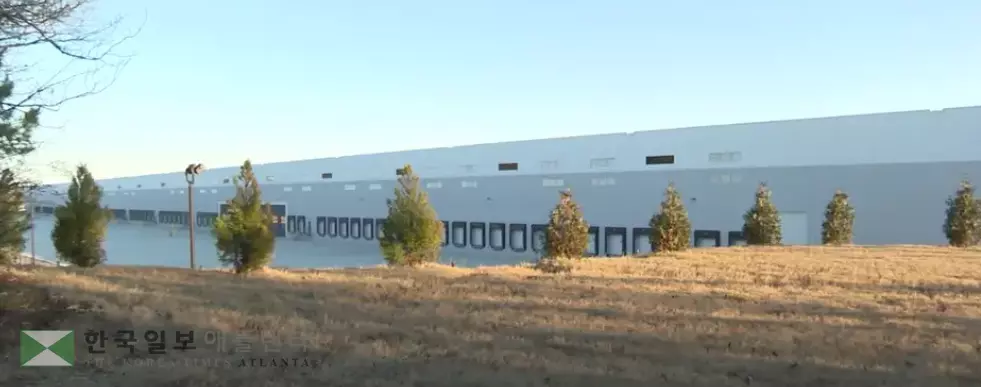 이민자 구금시설로 사용하게 될 소셜서클시 소재 창고형 건물, 당초 예상과는 달리 최대 1만명을 수용할 수 있는 규모로 추진되고 있다.<사진=폭스5뉴스>