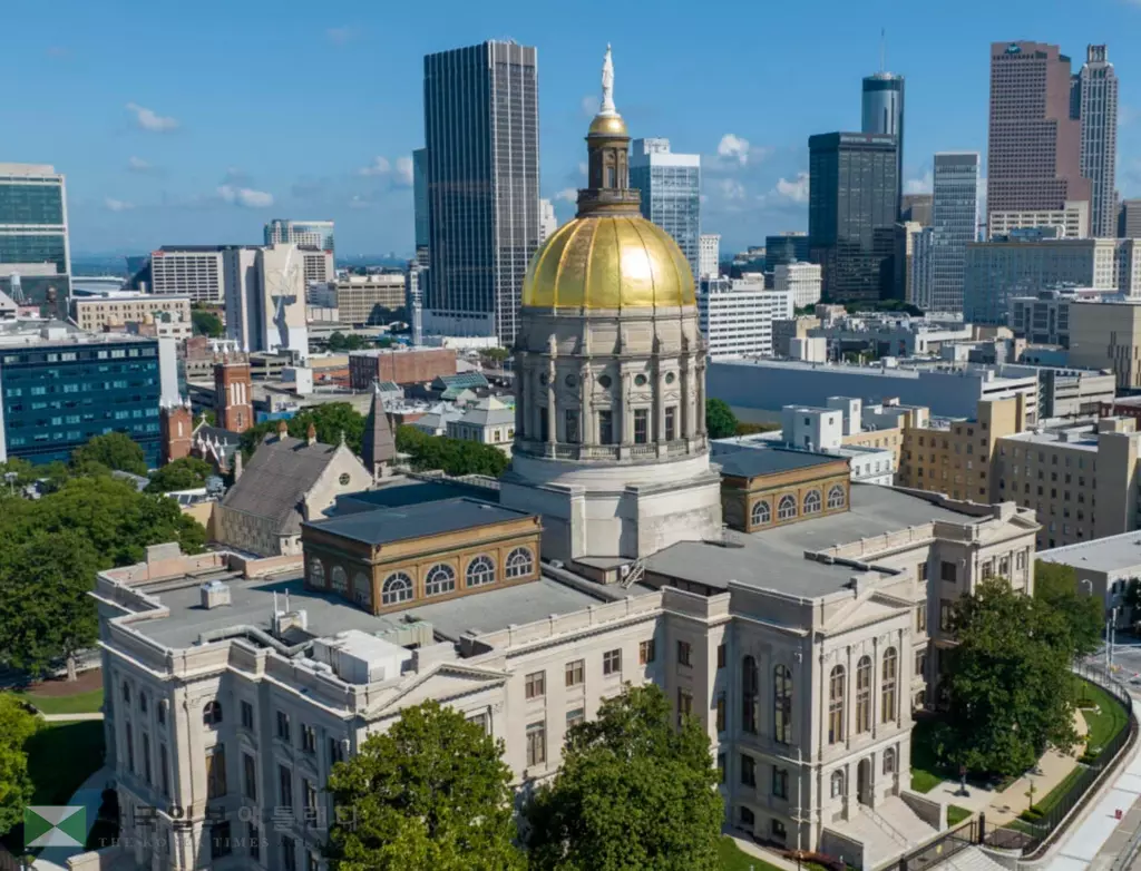 주상원이 공화당 주도로 판매세 추가 인상 내용을 더한 재산세 감면안 수정안을 민주당의 반대 속에 통과시켰다.