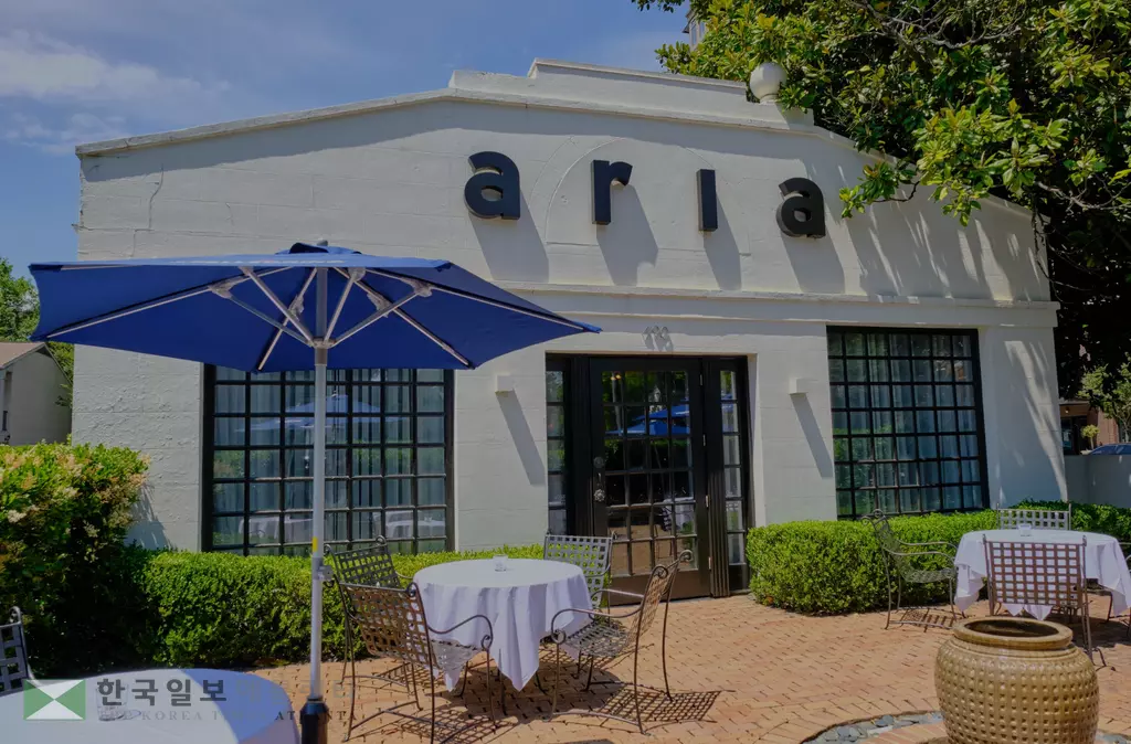  벅헤드에 있는 식당 '아리아'는 2년 연속 제임스 비어드 어워즈 결선 후보에 올랐다.<디쉬 어라운드 타운>