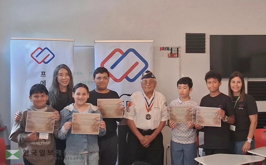 푸에르토리코 한인회 산하 K-스쿨은 지난달 29일 '6.25 에세이 공모전' 입상자들에게 시상식을 거행했다.