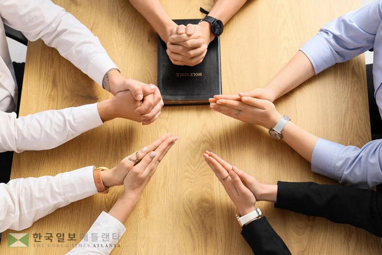 전도를 위해 기도는 하지만, 실제 행동으로 옮기지 못한 교인이 많은 것으로 조사됐다. 전도가 힘든 이유로는 ‘상대방과 친하지 않아서’라는 응답이 많았다. <사진=Shutterstock>