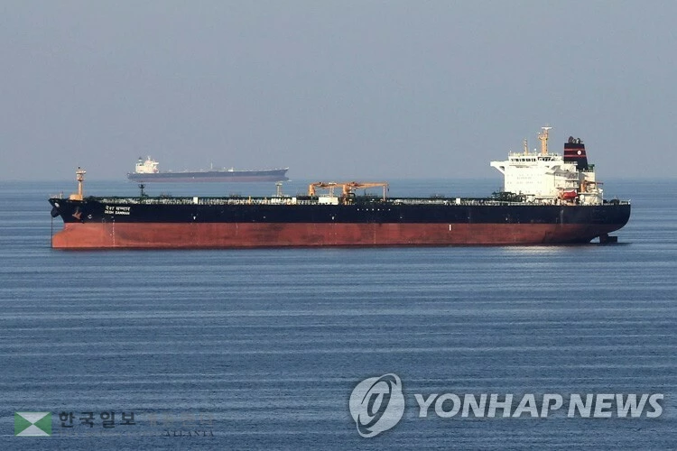 호르무즈 해협 통과하는 유조선[로이터=연합뉴스 자료사진. 재판매 및 DB 금지]