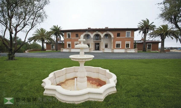  뉴포트비치 지역의 고급 맨션 모습. 기사 내 특정 사실과 관련 없음. [로이터]