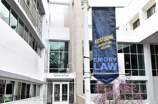 에모리대 로스쿨 전경. 한 학생의 온라인 위협에도 학교측 대응이 미흡하자 다수 재학생들이 불안을 호소하고 있다. <에모리 로스쿨 웹사이트>