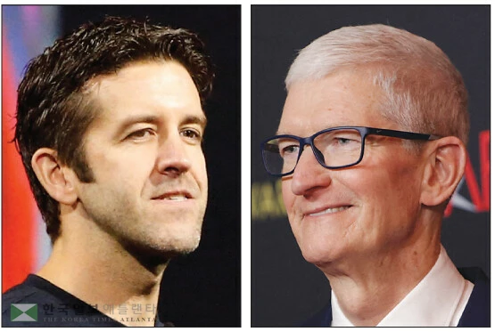   존 터너스(왼쪽)와 팀 쿡. [로이터]