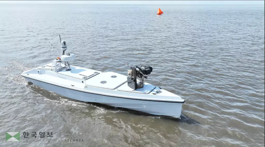 블루 옵스가 생산하고 있는 군사용 해상 드론 무인 수상정(USV).<블루 옵스 제공>