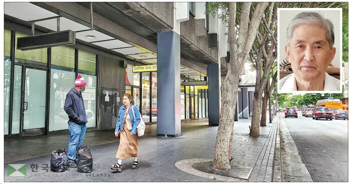 지난 20일 새벽 83세 한인 노인(작은사진)이 무차별 폭행과 방화 피해를 당한 LA 다운타운 호프 스트릿 인근 6가 선상 도로변 현장 모습. [박상혁 기자]