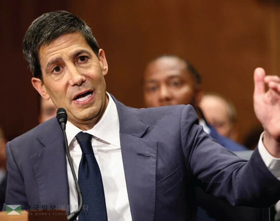  케빈 워시 연준의장 후보자가 청문회에서 견해를 밝히고 있다. [로이터]