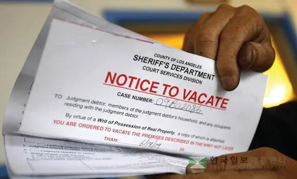 최근 AI에 임대 규정 해석을 의뢰하는 개인 건물주가 늘고 있다. 자칫 잘못된 해석이 나올 수 있고, 법적 책임은 결국 건물주에게 있기 때문에 AI 활용에 주의해야 한다는 지적이 나오고 있다. [로이터]