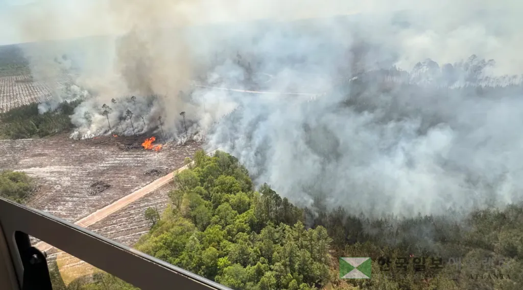 26일 하루에만 15건의 산불이 새롭게 발생하는 등 조지아 남부 산불은 계속 확산되고 있다.<조지아 산림청>