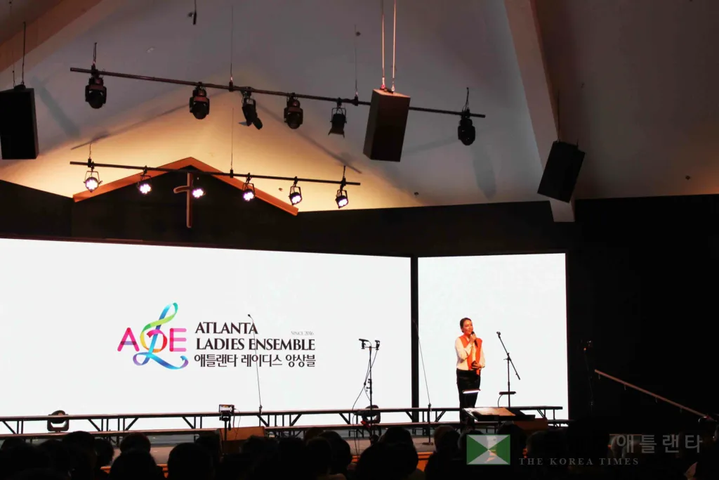 이예원 단장이 지난 10년 동안 같은 숨으로 호흡하며 아낌없는 사랑과 성원을 보내준 지역사회와 단원들에게 감사의 인사를 전하고 있다. (사진=제인김 기자)