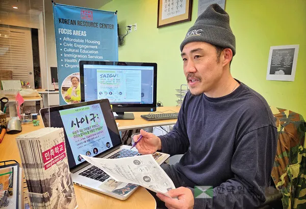  LA 다운타운 커뮤니티 마켓을 운영하며 한·흑 화합에 앞장섰던 한인 2세 대니 박씨가 근무지인 민족학교에서‘4.29 간담회’에 대해 설명하고 있다. [박상혁 기자]