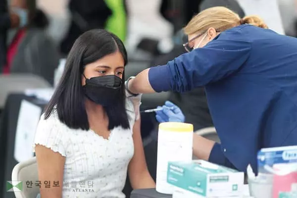 코로나와의 전쟁 1년…백신 희망 속 경계는 계속