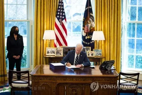 바이든,코로나 부양법 서명‥이번주 1,400달러 지급