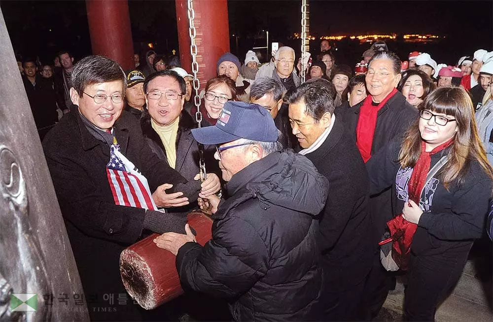 <사진>LA 한인,우정의 종 타종