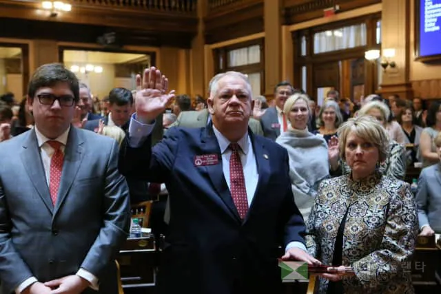 '4선' 랄스톤 주하원의장, 주지사와 대립각