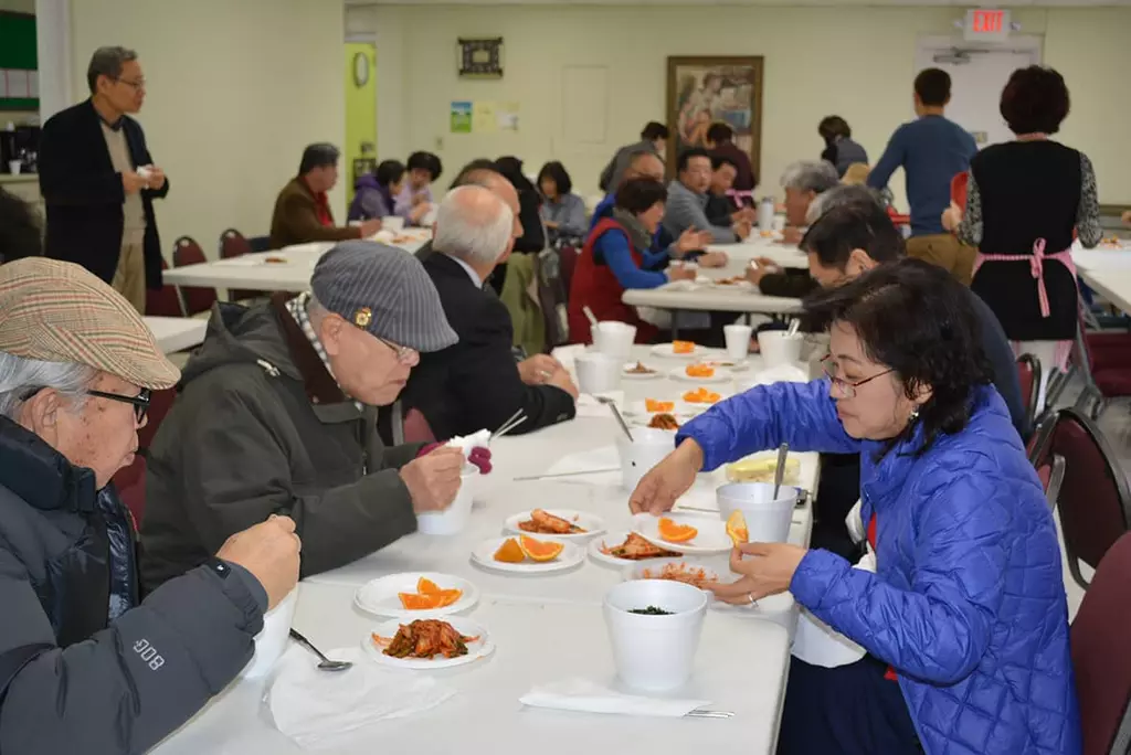 <사진> 새날장로교회 설맞이 떡국잔치