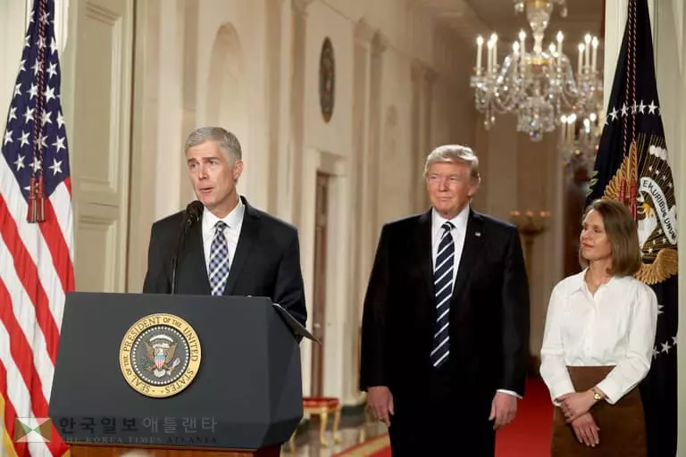 연방대법원에 고서치 판사 지명...보수 우위로
