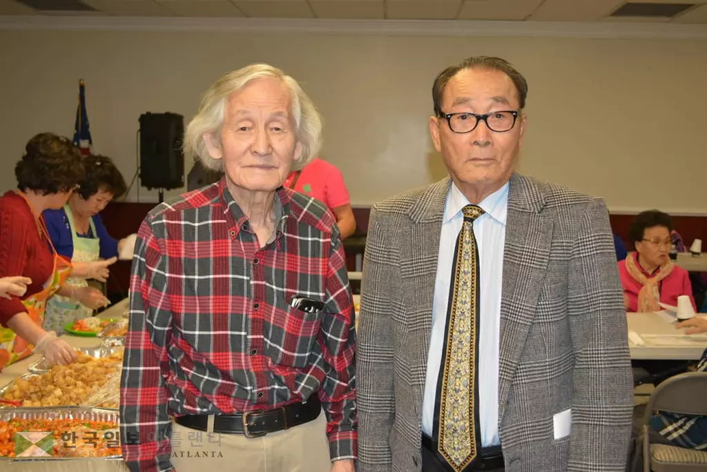 <사진> 박영남 호남향우회장 노인회 식사 대접