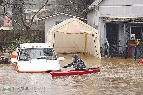 <사진>      북가주 폭우… 물에 잠긴 도시