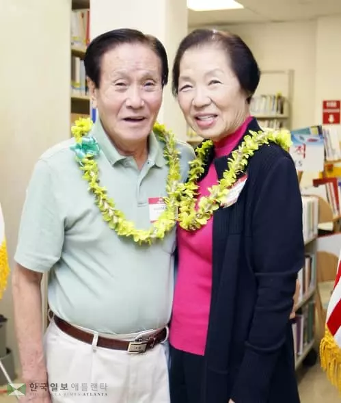 한인 노부부 "한국책 사달라" 전재산 기부