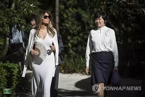 "멜라니아 입국기록 내놓아라" 야권 요구