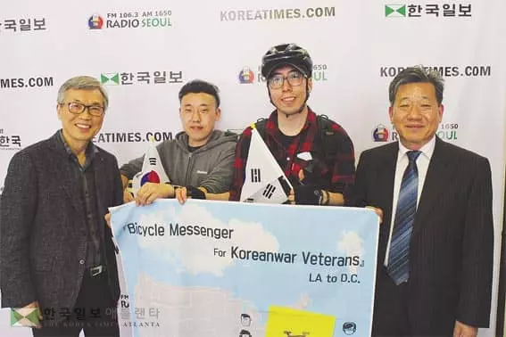 자전거에 '참전용사에 감사' 싣고 달린다