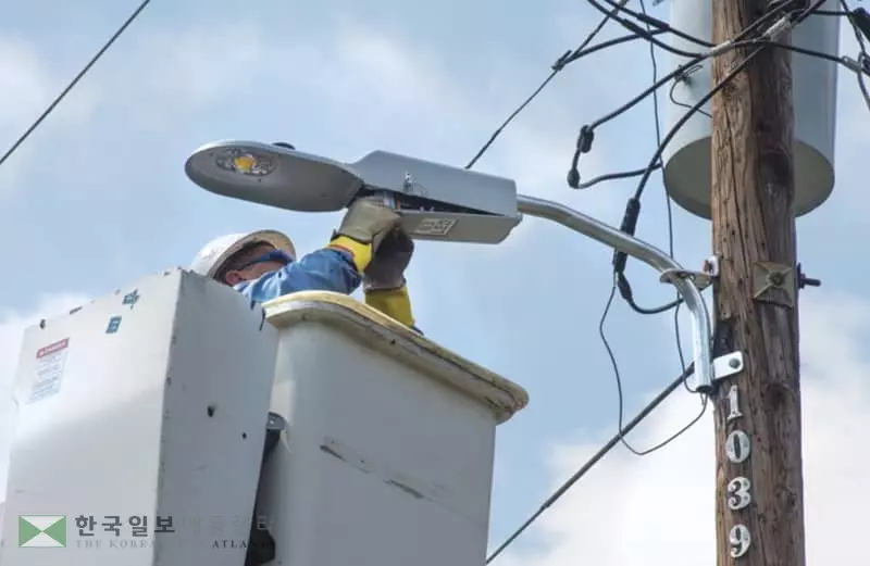 둘루스 거리 밝아진다..가로등 LED로 교체